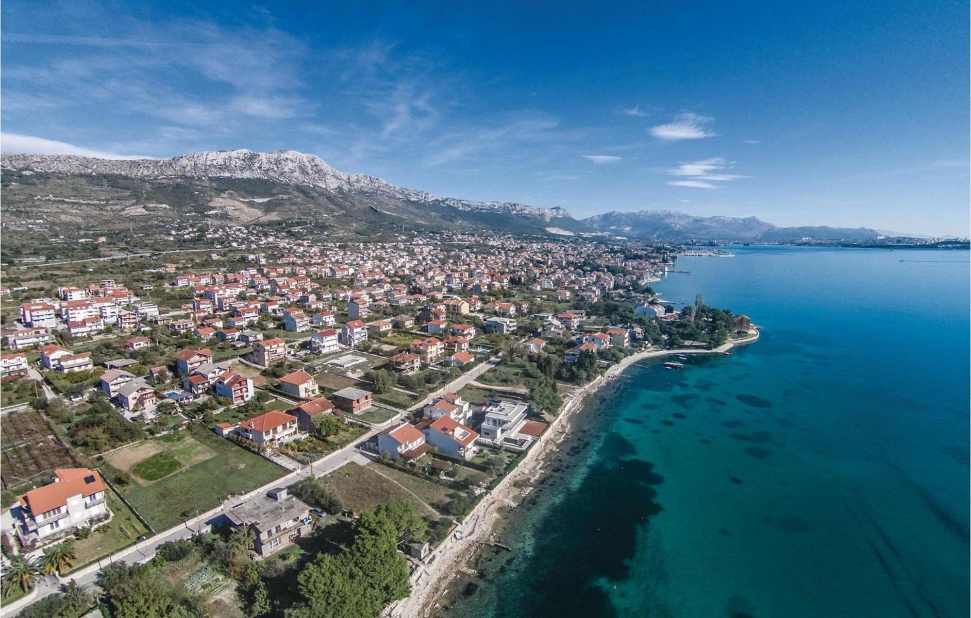 2 Bedroom Stunning Apartment In Kastel Kambelovac Kastela Luaran gambar