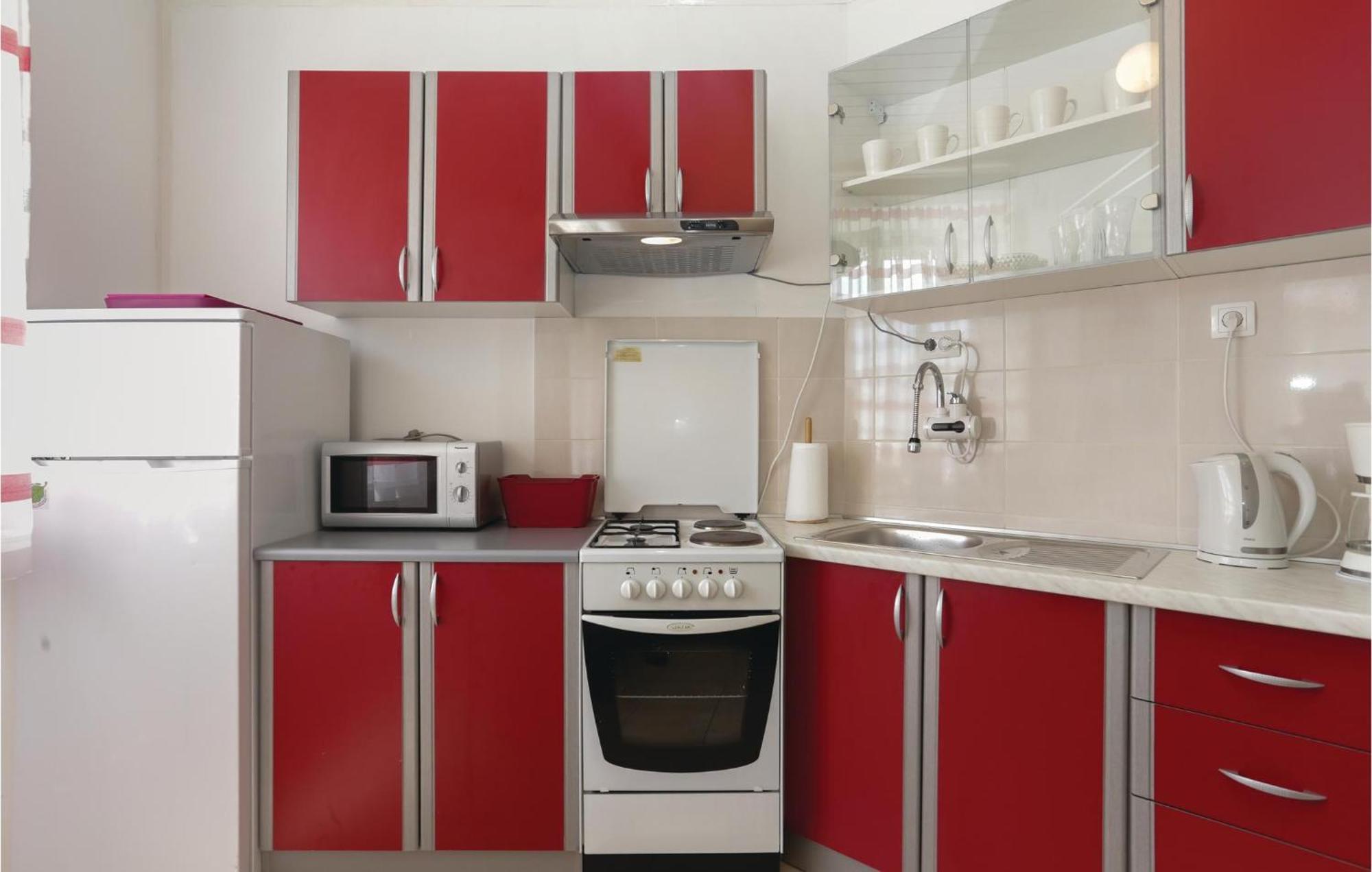 2 Bedroom Stunning Apartment In Kastel Kambelovac Kastela Luaran gambar