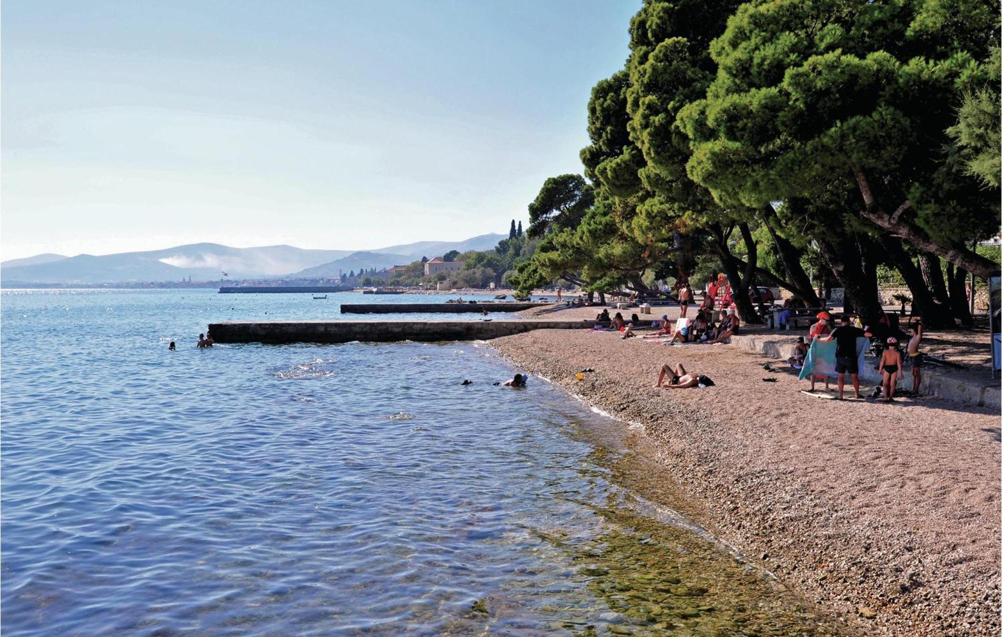 2 Bedroom Stunning Apartment In Kastel Kambelovac Kastela Luaran gambar