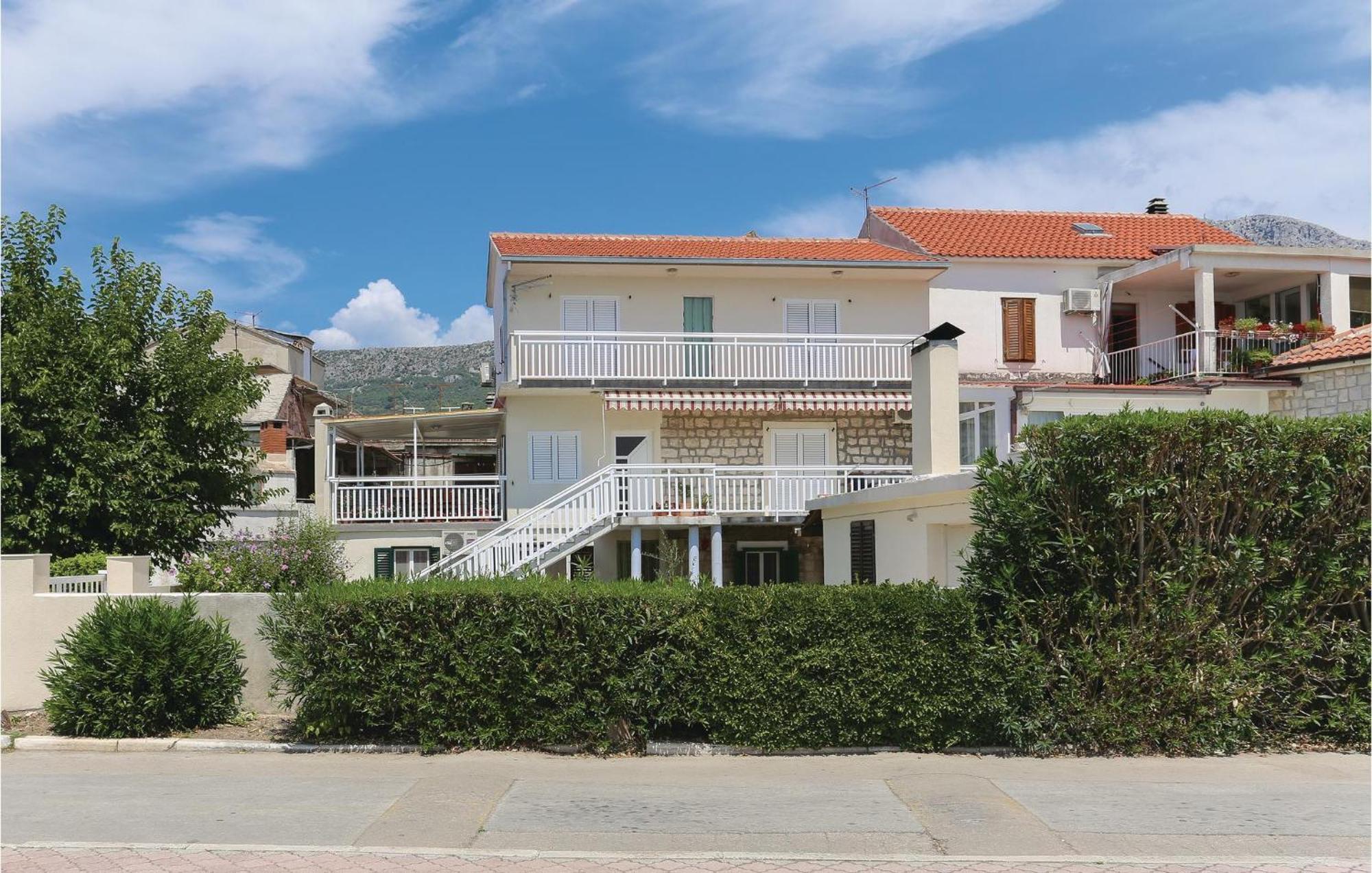 2 Bedroom Stunning Apartment In Kastel Kambelovac Kastela Luaran gambar