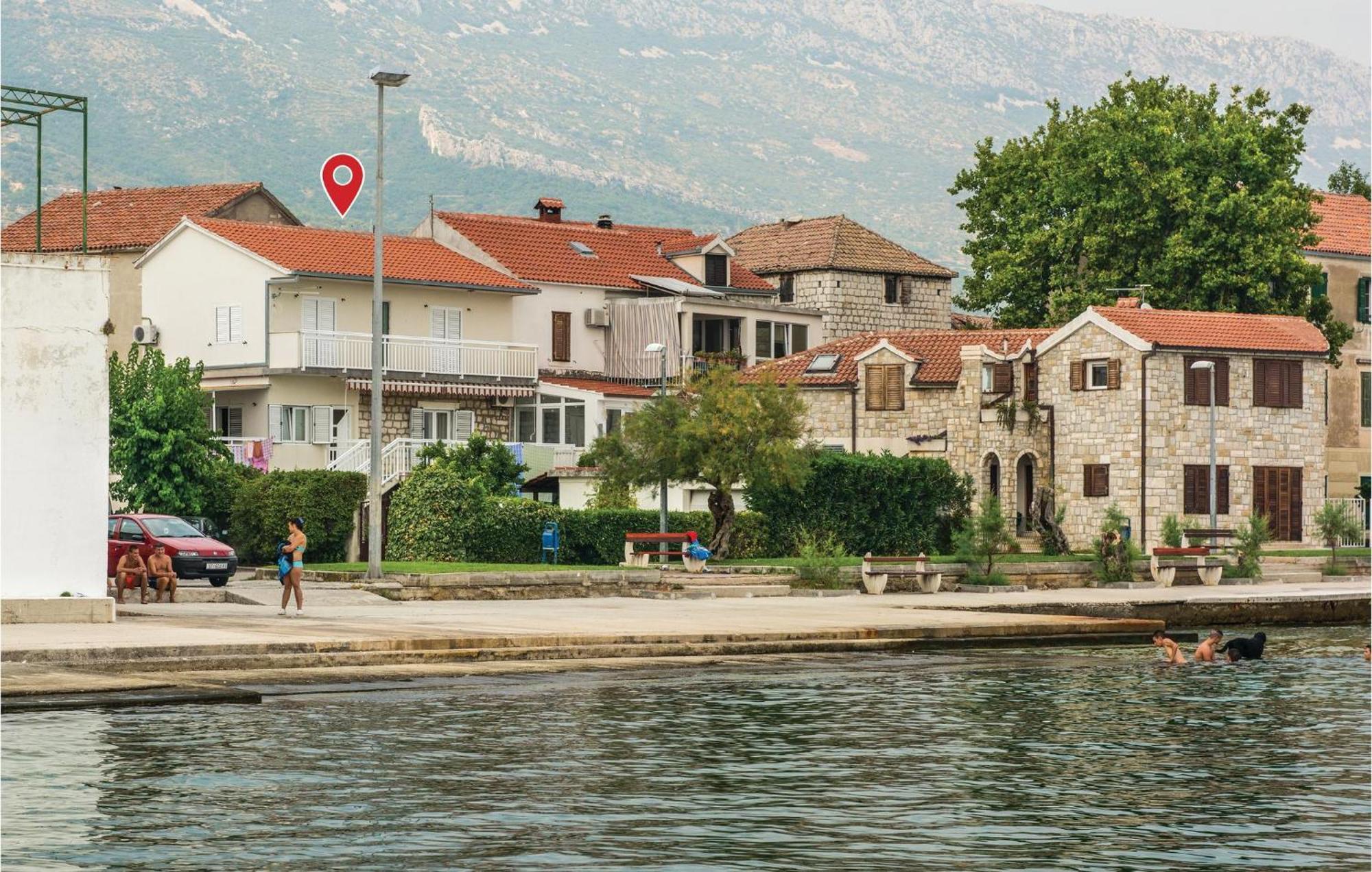 2 Bedroom Stunning Apartment In Kastel Kambelovac Kastela Luaran gambar